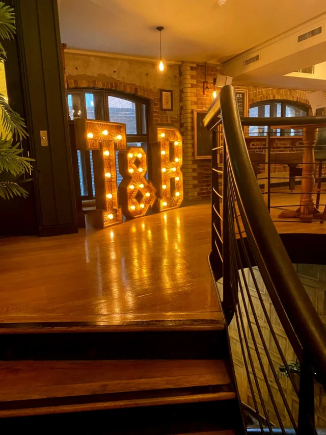 ✨ Rustic light up initials for a wedding at @samuelpepyslondon

*
*
*
*
*
#lightuplove #rusticlightupletters #londonwedding #lightupletterslondon #letterhirelondon