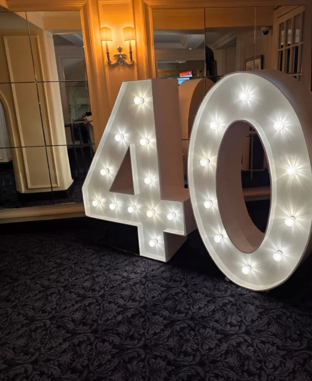 ✨Our largest size light up numbers are an impressive 1.6m/5.3ft tall and guaranteed to create a WOW at your event. 

Shown here at @thesavoylondon for the 40th year anniversary of @rainbowtrustcc recently.

*
*
*
*
*
#lightuplove #giantlightupnumbers #lightup40 #lightupnumberslondon #letterhirelondon