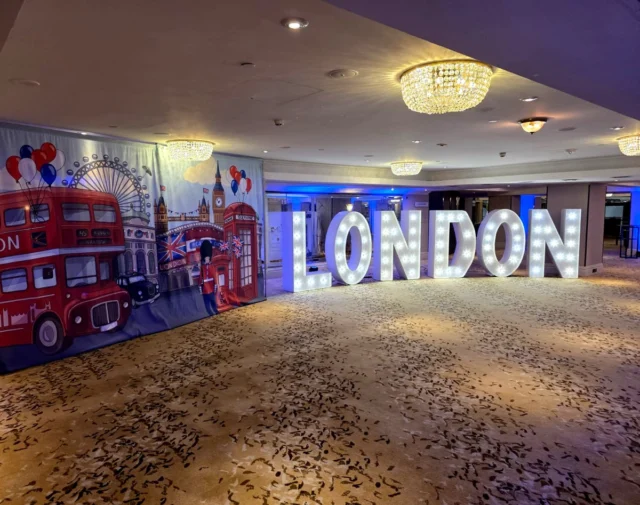 🏅 🏃London Marathon After Party at @grosvenorhouselondon with our supersize 5ft3 light up letters. 

*
*
*
*
*
#lightuplove #lightupletters #lightupletterslondon  #letterhirelondon  #londonmarathon