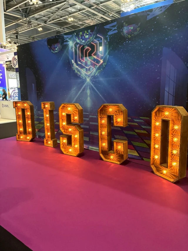 🪩 ✨Rustic DISCO letters for @retail.technology.show recently at @excellondon.

*
*
*
*
*
#lightuplove #lightupletters #lightupletterslondon #letterhirelondon #rts2026