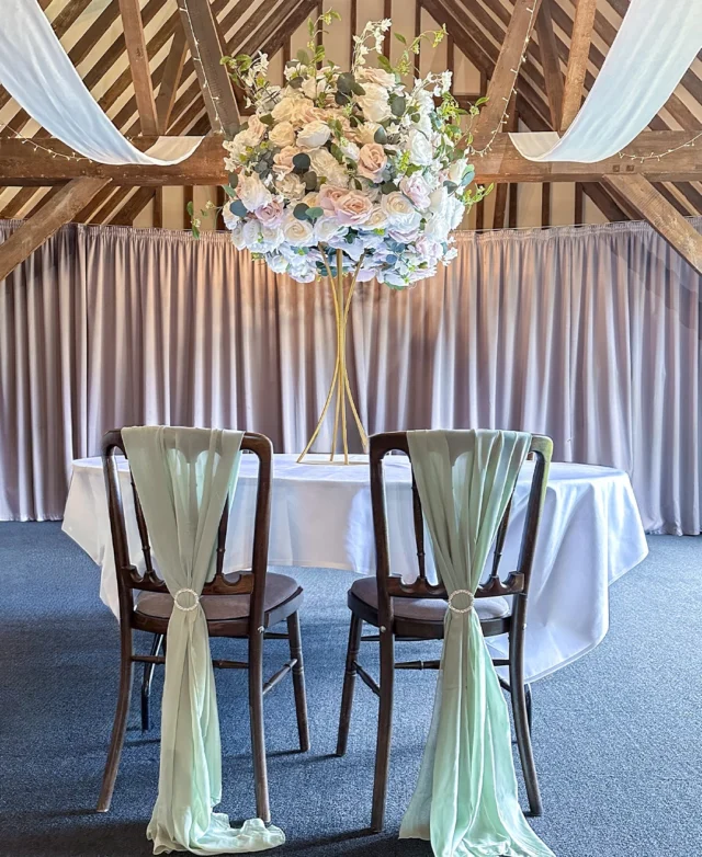 🍃🌸 Dusky Pink Rose & Eucalyptus Floral Collection 🌸🍃

Shown here at @essendonccweddings

The collection includes Floral Arch, matching Centrepieces on gold or clear stands, Floor Florals and Top Table Arrangement.

*
*
*
*
*
#lightuplove #essendoncountryclub #hertswedding  #weddingdecorherts #duskypinkwedding