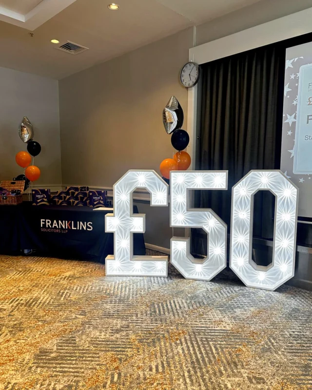 💙 🧡✨ Our light up numbers and £ symbol for @franklinssols ‘£50 Challenge’ Fundraising Awards 2026 earlier this week.

*
*
*
*
*
#lightuplove #lightuppoundsign #lightupnumberhire #northampton #charitylights