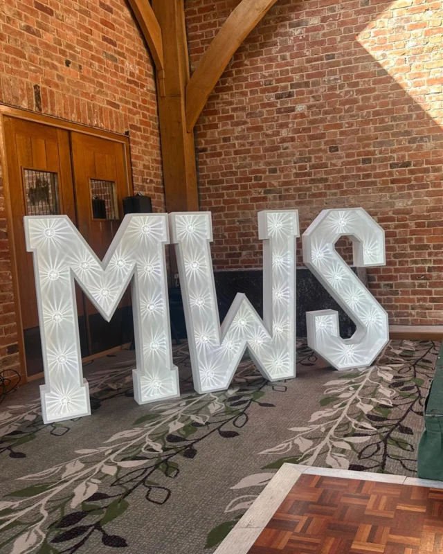 🎓✨ Lighting up Monk’s Walk School Prom at @brockethall

*
*
*
*
*
#lightuplove #promlights #promdecor #welwyn #brockethall