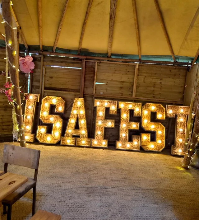 🎂✨ Festival style rustic light up letters for Isa’s birthday recently at @the_tilbury

*
*
*
*
*
#lightuplove #datchworth #hertsevents #rusticlightupletters #festivallights