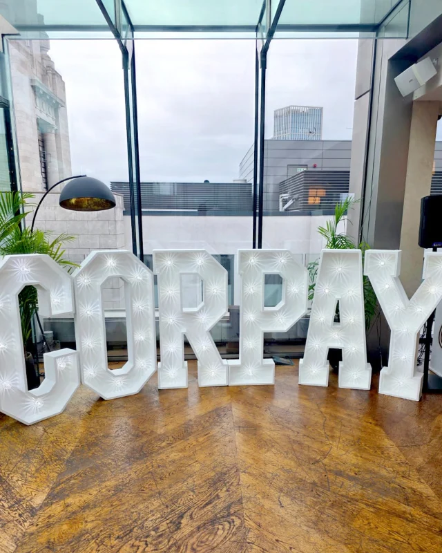 ✨ Lighting up a corporate event for @corpay at @aviaryldn rooftop bar.

*
*
*
*
*
#lightuplove #lightupletters #corporateevent #lightupletterslondon #letterhirelondon